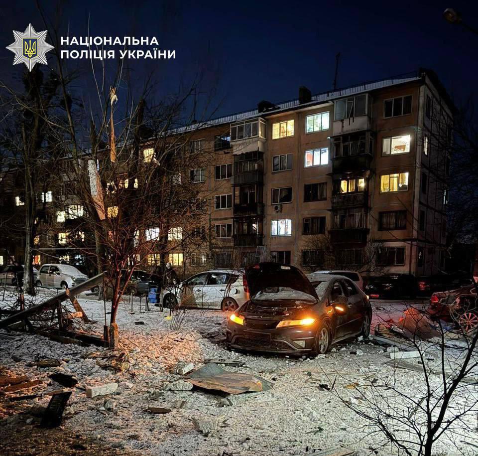 ya_Anna_Ok's tweet photo. 🤬❗️Consequences of the attack on Kyiv: at least three people injured, damage reported in five districts, and more than 1,000 apartment buildings left without heating. https://t.co/fa1iGxLg5B