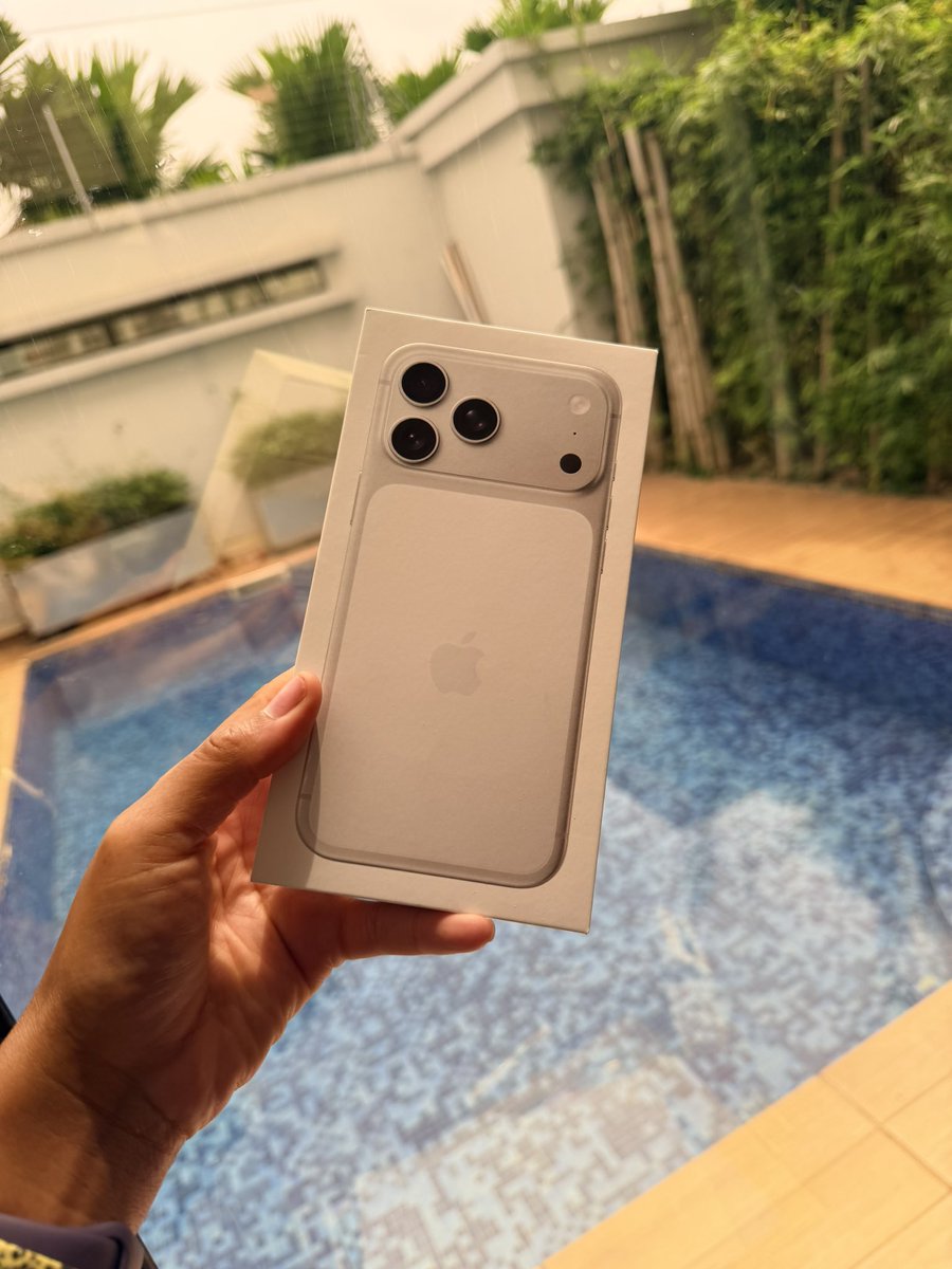 Conforte__'s tweet photo. ‼️A VENDRE 

Iphone 17 Pro Max 🇨🇦 
- Esim
- Capacité : 256 Giga 
- Couleur : Argent 
📍Abidjan 
🏷️ : 1 million 100.000 fr CFA ( a débattre ) 
📞 : +225 07 04 204 655 https://t.co/CGVedn6mMf