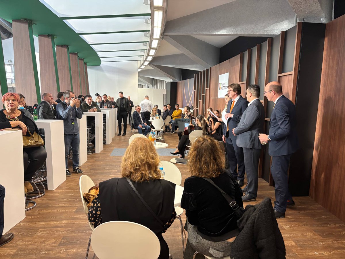 🇷🇸’s agri-food agenda this week highlighted 3 priorities for sector experts: agrotech scale-up showcased at the #AgroBelgradeFair, climate resilience built through field-proven practices, and pollinator protection. Read more: t.ly/G1ZQH