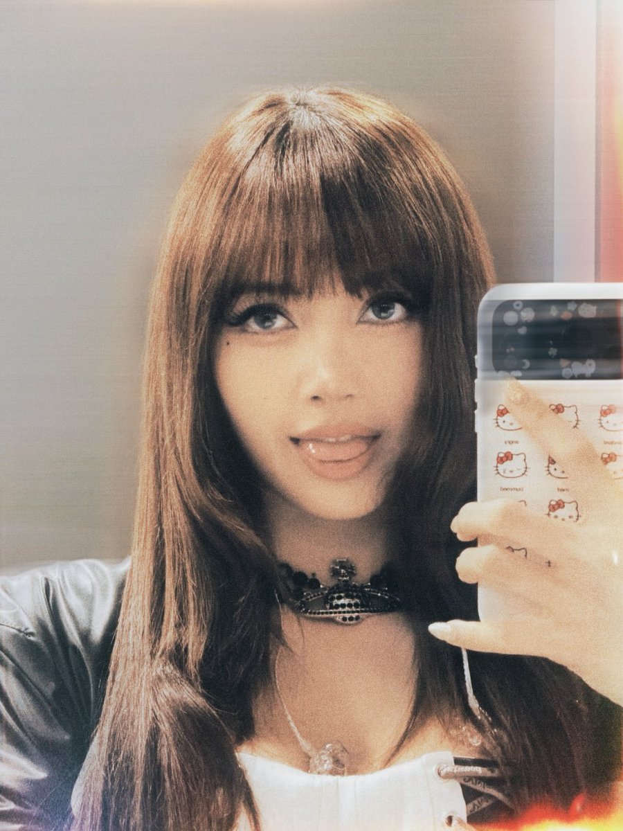 stuckwlalisa's tweet photo. #LISA https://t.co/zuvjDMQrLl