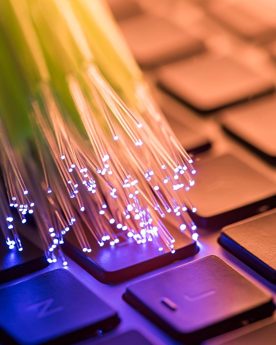 Entre nuestras soluciones para telecomunicaciones, destaca el cable de fibra óptica monomodo para redes FTTH, diseñado para soportar instalaciones urbanas y de larga distancia con un rendimiento óptico estable y fiable.

Una red rápida empieza en un cable bien diseñado.