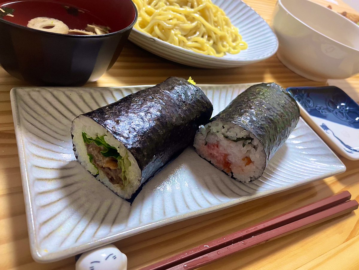 nova1471's tweet image. 今日の晩飯  恵方巻き
ボクの好きなエビと肉♂(´□`*)ｱｰﾝ