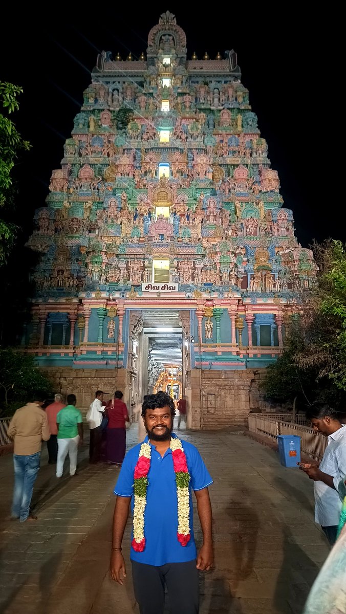 Osthi_Karthick's tweet photo. இன்று தலைவன் #சிலம்பரசன் பிறந்தநாள் முன்னிட்டு #திருச்சி_மாவட்ட_தங்கடமிழன்_சிலம்பரசன்_தலைமை_ரசிகர்_நற்பணி_இயக்கம் சார்பாக #திருவானைக்கோவில்_ஜம்புகேஸ்வரர் ஆலயத்தில் இன்று மாலை 6 மணிக்கு #தங்கத்தேர் இழுக்கப்பட்டது 🎂🍰🙏😊 @SilambarasanTR_ #SilambarasanTR @TesingVasu https://t.co/2t8OHZI8Ro