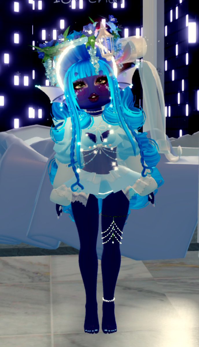 I don’t meet follow requirements but if I could snag a follow from you that would be amazing :) #royalehigh