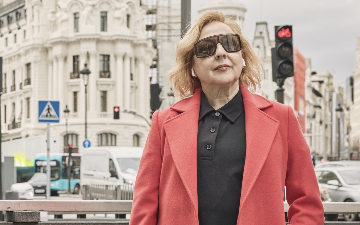 Sigo pensando en lo que hace Carmen Machi en 'Aída y vuelta'. Y lo que hace 'Aída y vuelta' con ella. Es algo más que una interpretación perfecta de una maestra de la comedia y el drama. Es un homenaje a un icono español donde ese icono demuestra por qué lo es. Increíble.