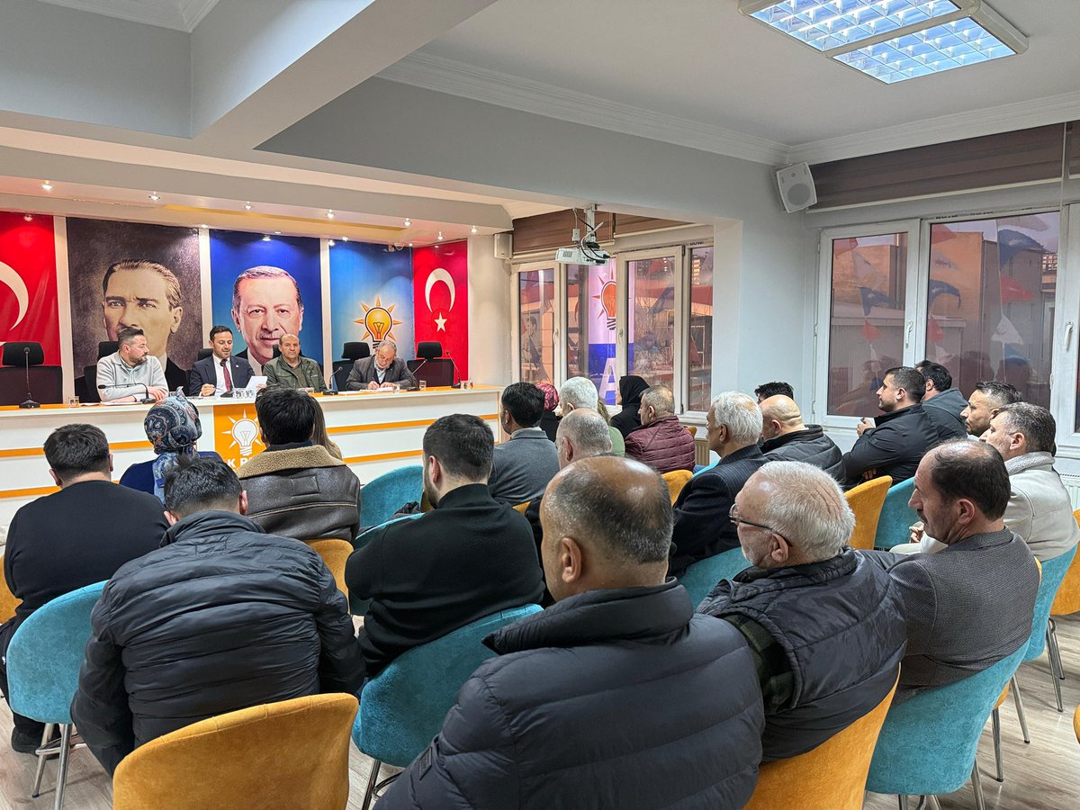 fuatbozdag0651's tweet photo. 📍 AK Parti Niğde Merkez İlçe Başkanlığı

Merkez İlçe Yönetim Kurulu Üyelerimiz ile birlikte haftalık olağan toplantımızı parti binamızda gerçekleştirdik.

Toplantıda alınan kararların hayırlara vesile olmasını diliyorum 🤲🏻 https://t.co/QtqDijZBiA