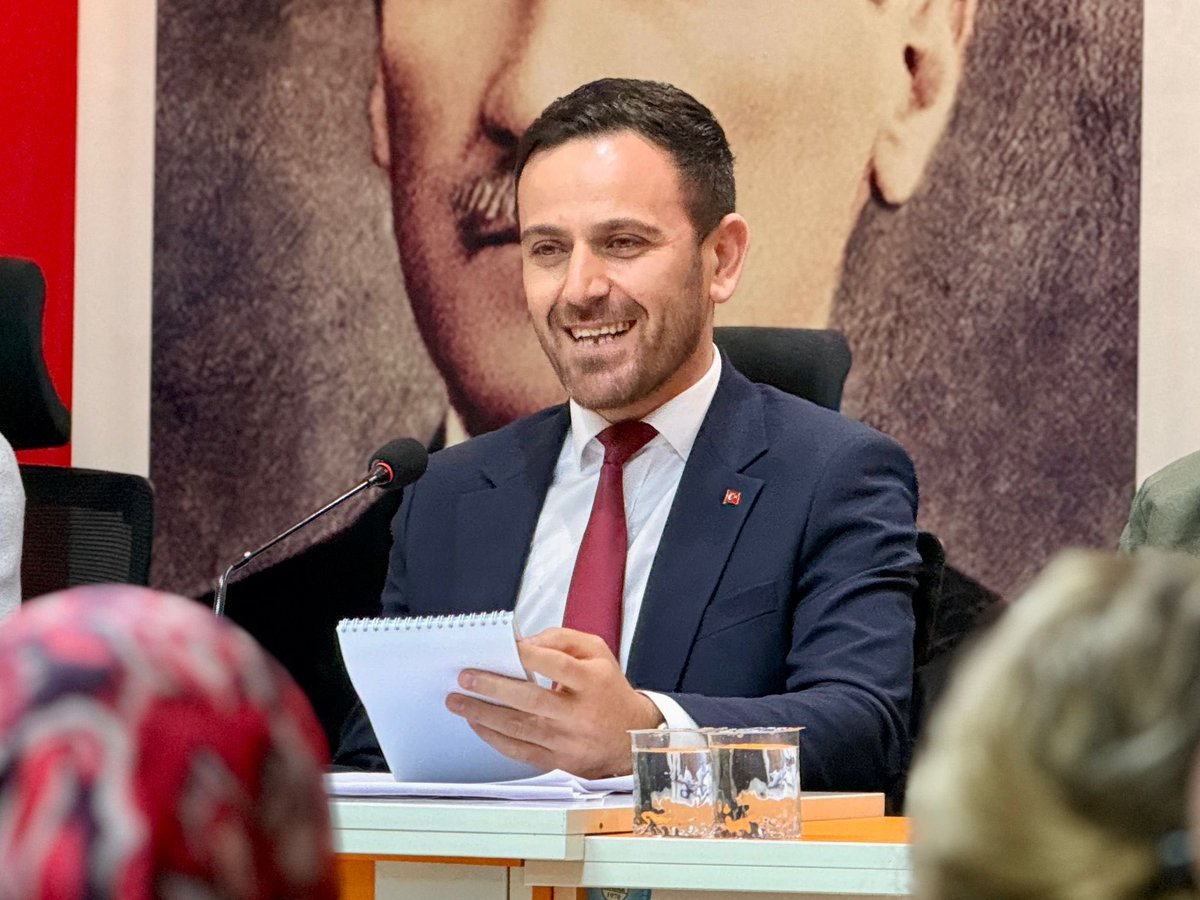 fuatbozdag0651's tweet photo. 📍 AK Parti Niğde Merkez İlçe Başkanlığı

Merkez İlçe Yönetim Kurulu Üyelerimiz ile birlikte haftalık olağan toplantımızı parti binamızda gerçekleştirdik.

Toplantıda alınan kararların hayırlara vesile olmasını diliyorum 🤲🏻 https://t.co/QtqDijZBiA