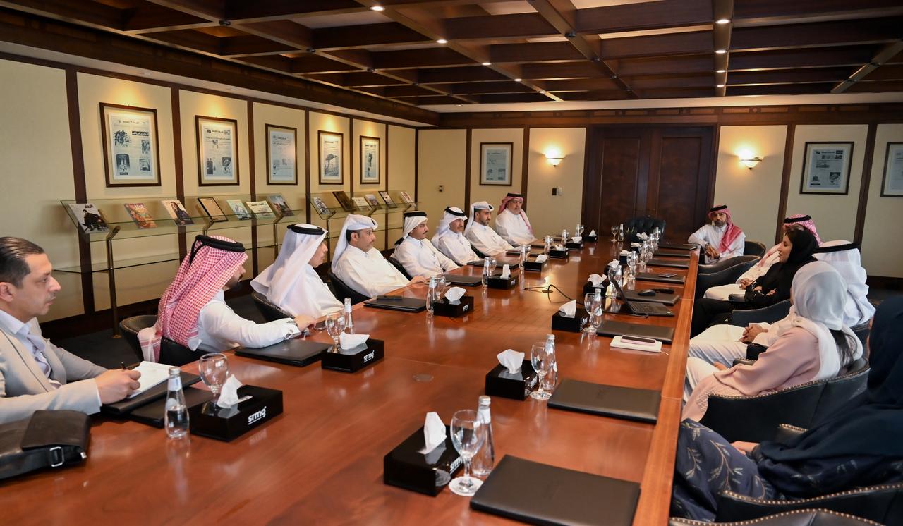 بحث الشيخ حمد بن عبدالعزيز آل ثاني، المستشار في المؤسسة القطرية للإعلام، مع جمانا الراشد، الرئيس التنفيذي للمجموعة السعودية للأبحاث والإعلام، أوجه التعاون الإعلامي والابتكار الرقمي وذلك خلال زيارته، للشركة السعودية للأبحاث والإعلام في الرياض يرافقه عدد من القيادات في المؤسسات الإعلامية في قطر. استعراض أبرز التطورات التي تشهدها المجموعة ضمن خططها الاستراتيجية لتطوير المحتوى 
