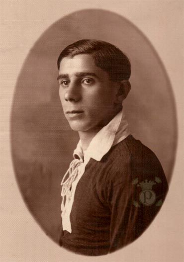 geniomedgyessy's tweet image. Dada a confirmação do egresso de Raphael Veiga do Palmeiras, deixo aqui a minha lista dos 20 maiores/melhores jogadores da história do clube.

1. Ademir da Guia
2. Evair
3. Heitor
4. Marcos
5. Imparato
6. Raphael Veiga
7. Rony
8. Dudu
9. Gustavo Gómez
10. Luís Pereira

⬇️