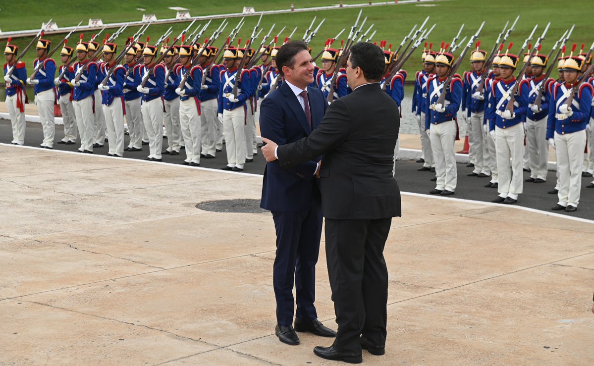 Eixo Político tweet media