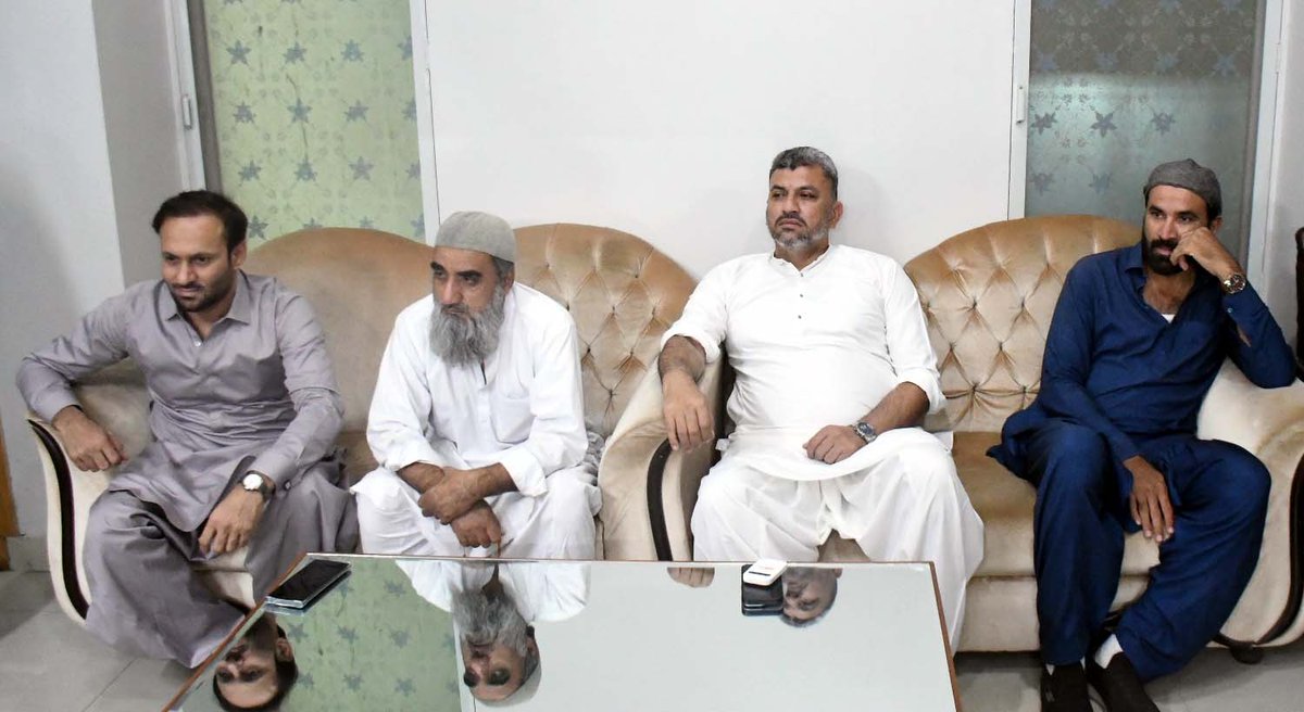 Najmmirza's tweet photo. مورخہ 03 فروری 2026

م��ینہ کالونی کے عمائدین کی مرکز بہادرآباد میں مرکزی رہنما ایم کیو ایم پاکستان انیس قایم خانی بھائی سے ملاقات یوئی، ملاقات میں سیاسی سماجی و علاقائی مسائل پر گفتگو ہوئی آس موقع پر سی او سی انچارج فرقان اطیب بھائی سی او سی ممبر عظیم میمن بھائی ایم پی اے نجم مرزا اور ایاز خان بھی موجود تھے      
#AnisQaimKhani
#NajamMirza #Korangi #PS94
#Karachi #MQMPakisatn