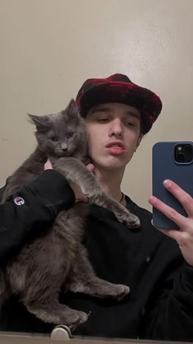 the good boi 🐍 tweet media