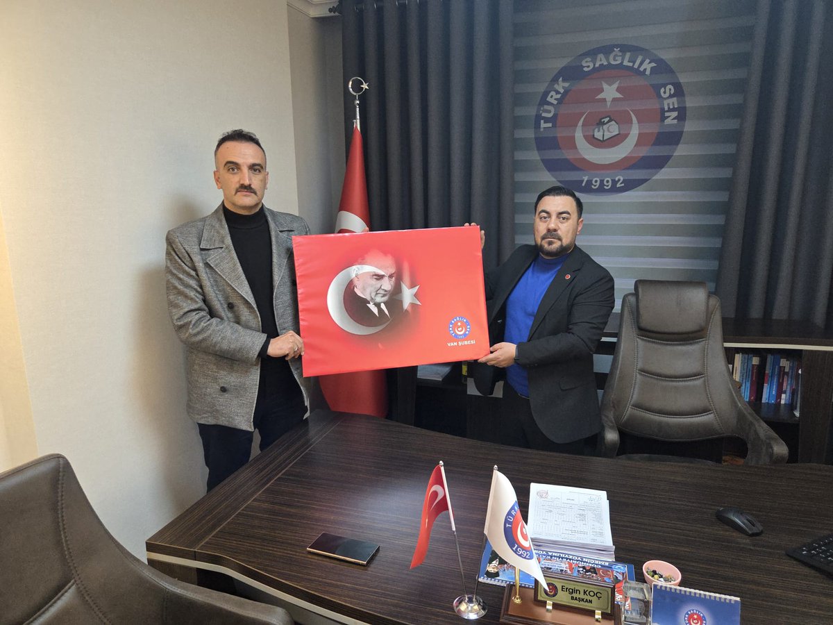 SelcukYurekturk's tweet photo. Türkiye Kamu-Sen'e bağlı sendikalarımızın şube başkanları ve il temsilcileri ile birlikte; Türk Sağlık-Sen Van Şubemizi kendilerine ait olan yeni ofislerinde ziyaret ettik. Türk Sağlık-Sen Şube başkanımız Sn. Ergin Koç nezdinde İl yönetimini ve temsilcilerini tebrik eder başarılarının devamını dilerim.🇹🇷🇹🇷🇹🇷