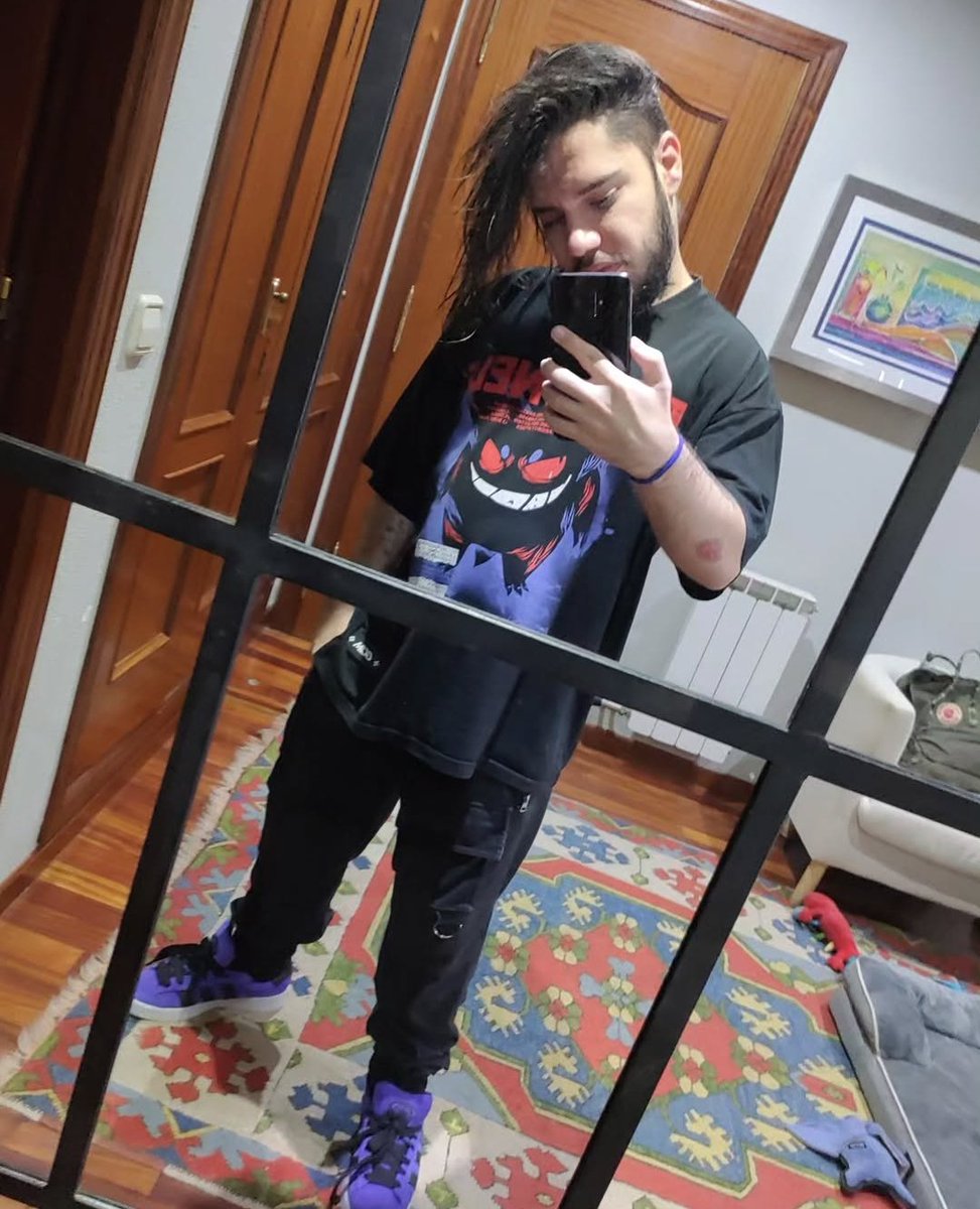 _ChorkiVR_'s tweet photo. Yo en irl // Yo en VRChat  
------------X-----------
Me in irl // Me in VRChat

#VRChat https://t.co/7Nb7K0Tqgv