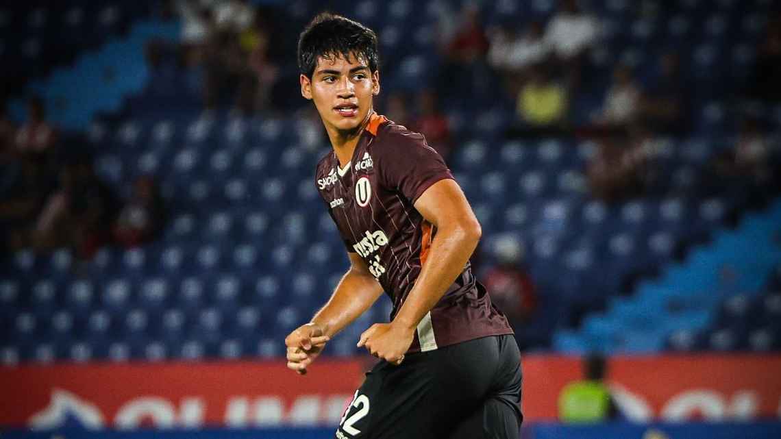 El traspaso de Rafael Guzmán a Real Betis A es una primera piedra de lo que busca Universitario en el largo plazo con su cantera. Fue determinante la pasantía.
Con el plantel que hoy tiene el club, los que sean realmente buenos llegarán a tener oportunidades en el primer equipo.