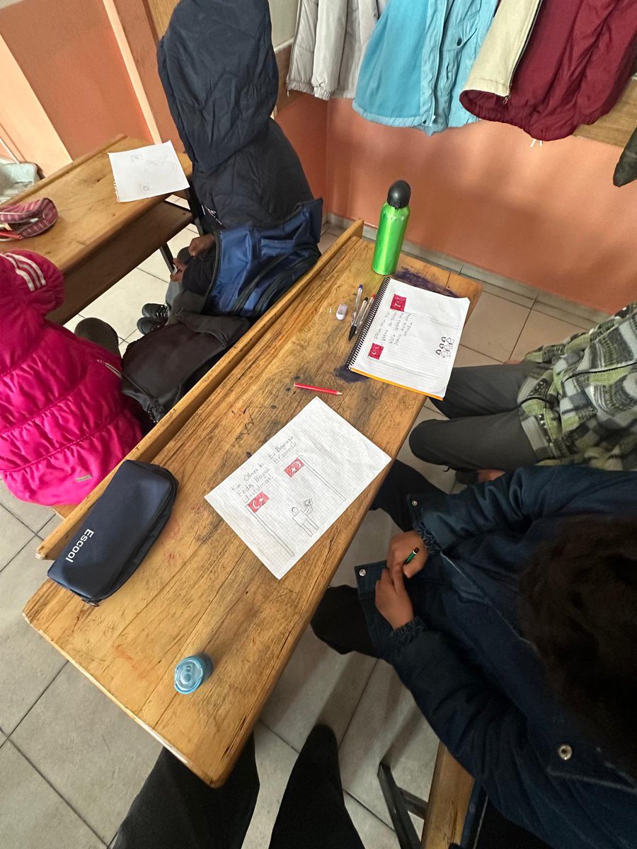 GunbulduO's tweet photo. İkinci  döneme, öğrencilerimizle birlikte bayrağımızın tarihî ve manevi değerini konuşarak anlamlı bir başlangıç yaptık. “Bayrak Sevgisi” temasıyla millî birlik ve bilinç duygumuzu pekiştirdik.
🇹🇷🇹🇷🇹🇷
@tcmeb 
@frknkrksz 
@agrimem 
@hasan_kokrek 
@diyadinmem 
@remzi0479 https://t.co/xY0nL8HcFR