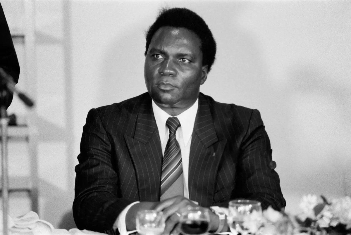 📸 Cette photo du président Juvénal #Habyarimana impose le respect : le regard, l’authenticité, la force tranquille, la paix intérieure.

🕊️ Une paix qui a caractérisé son pouvoir pendant vingt-et-un ans, une période durant laquelle les Rwandais vivaient dans la stabilité et la
