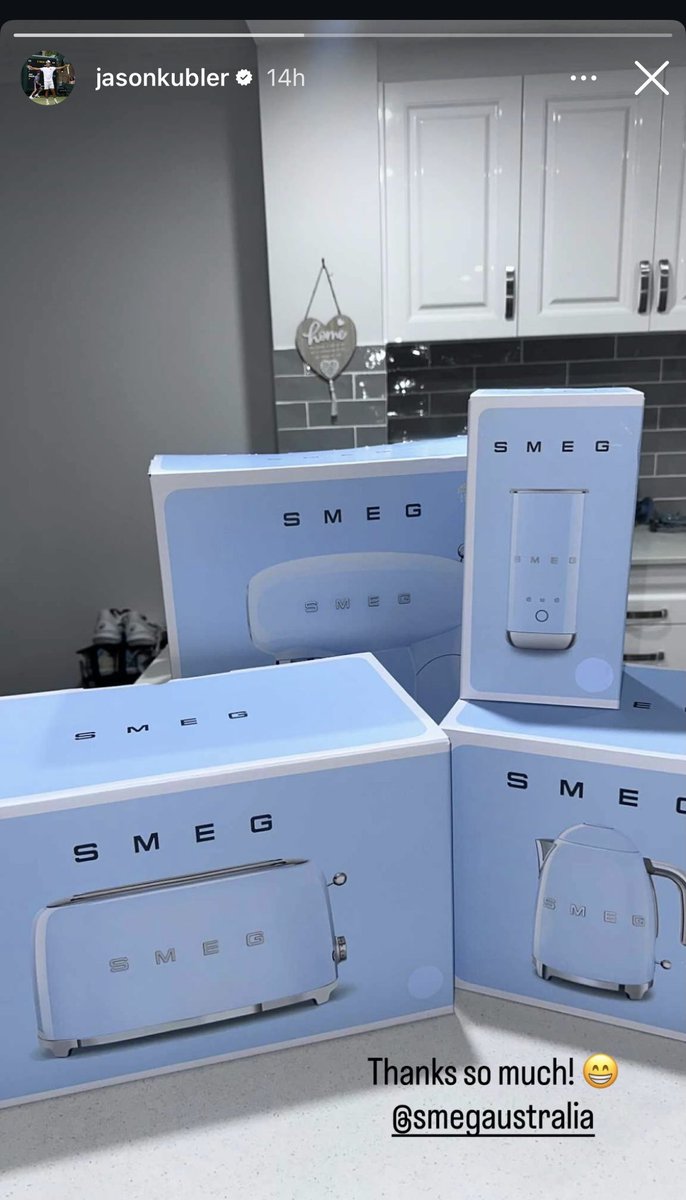 RafaLikesToRead's tweet photo. @muy_bien_si @TheFirstServeAU She got the SMEG merch. Her fiancé Jason Kubler posted it in his IG story. https://t.co/LcH6PTwmqp