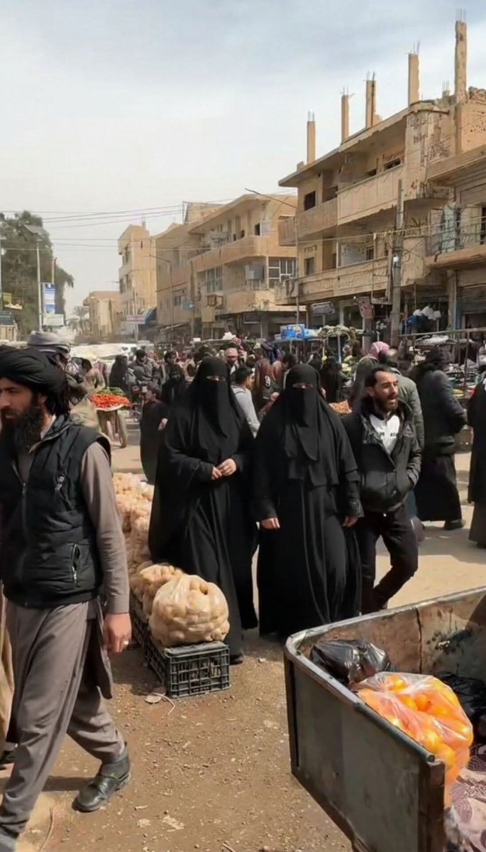 للوهلة الأولى تبدو الصورة من أفغانستان ولكنها في الحقيقة من إدلب السورية..