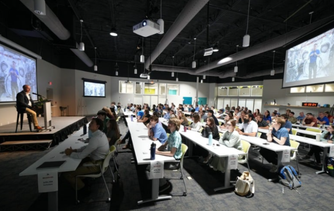 AFRLScholars's tweet photo. It’s review season! 

AFRL mentors are digging into applications and getting excited about the future AFRL Scholars joining our labs. So much talent, curiosity, and innovation ahead — we can’t wait to get started. https://t.co/YLQOJSn3I1