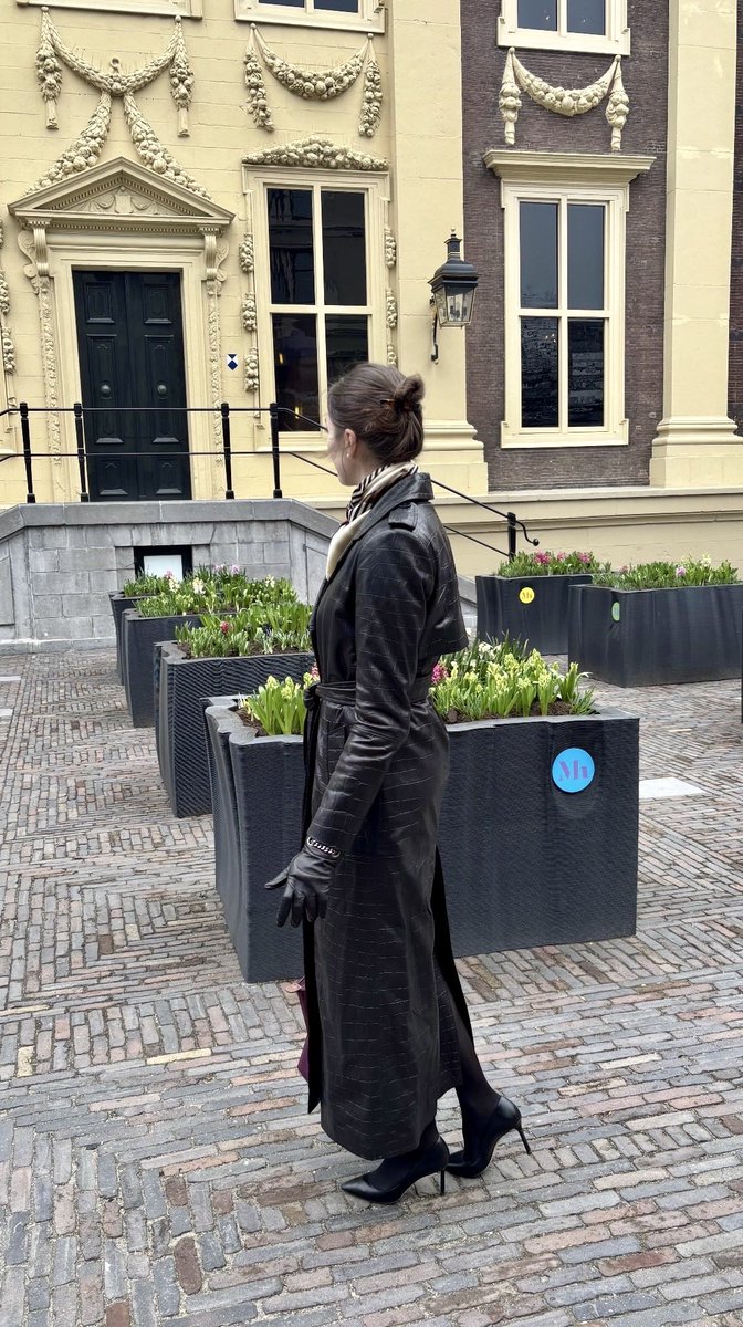 Miss Annie tweet media