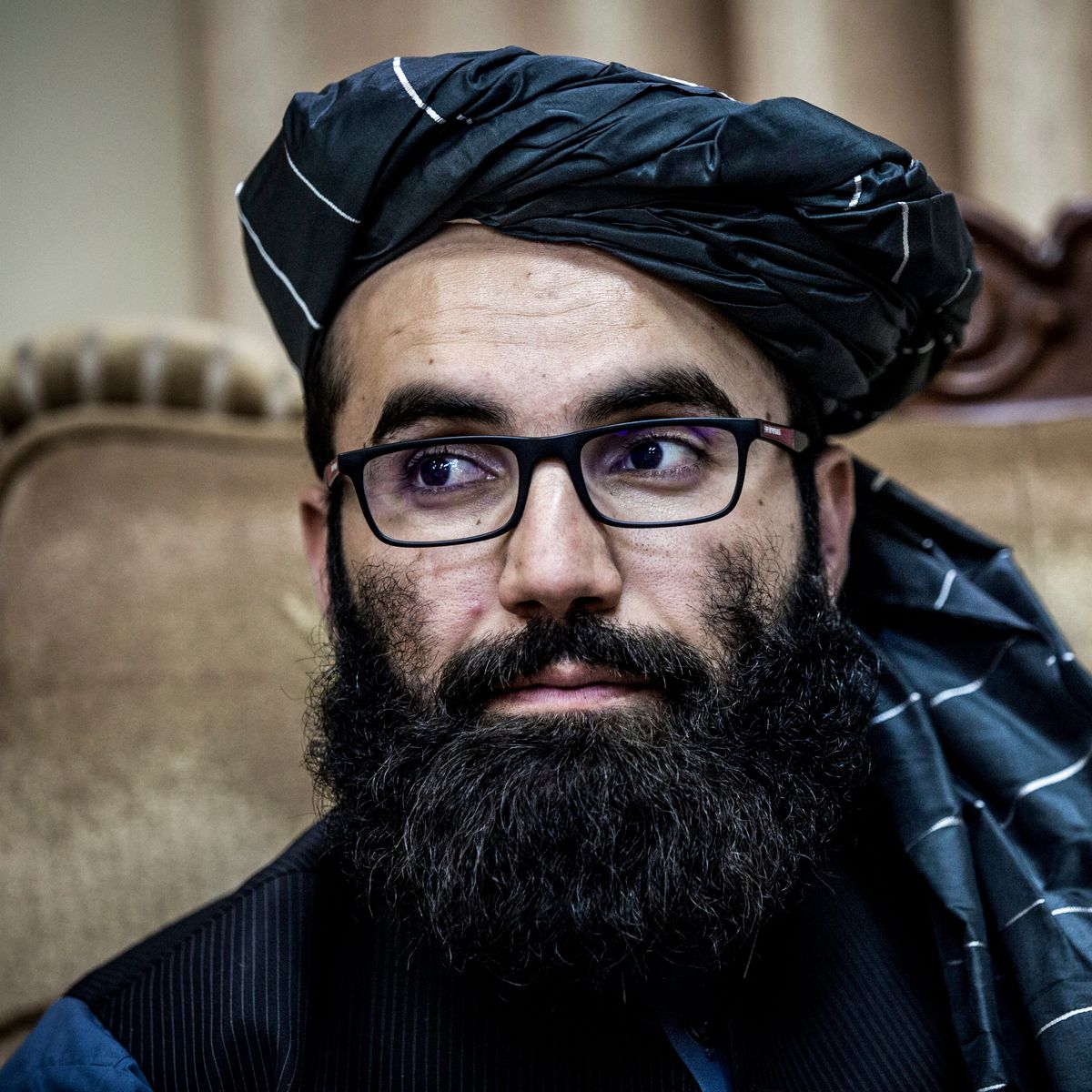 ShOSNIT's tweet image. هل تعلم؟
محمد بن زايد هو خال القيادي في طالبان أنس حقاني
حيث تزوج جلال الدين حقاني ابنة الشيخ زايد (أخت محمد بن زايد)
وبموجب هذه العلاقة؛ يحظى أنس بمخصصات شهرية، وطائرة خاصة، وله بيوت ومساكن في الإمارات
وتستغل الإمارات هذه العلاقة من أجل مصالحها في المنطقة

وأخيرا: شاهين لا يكذب