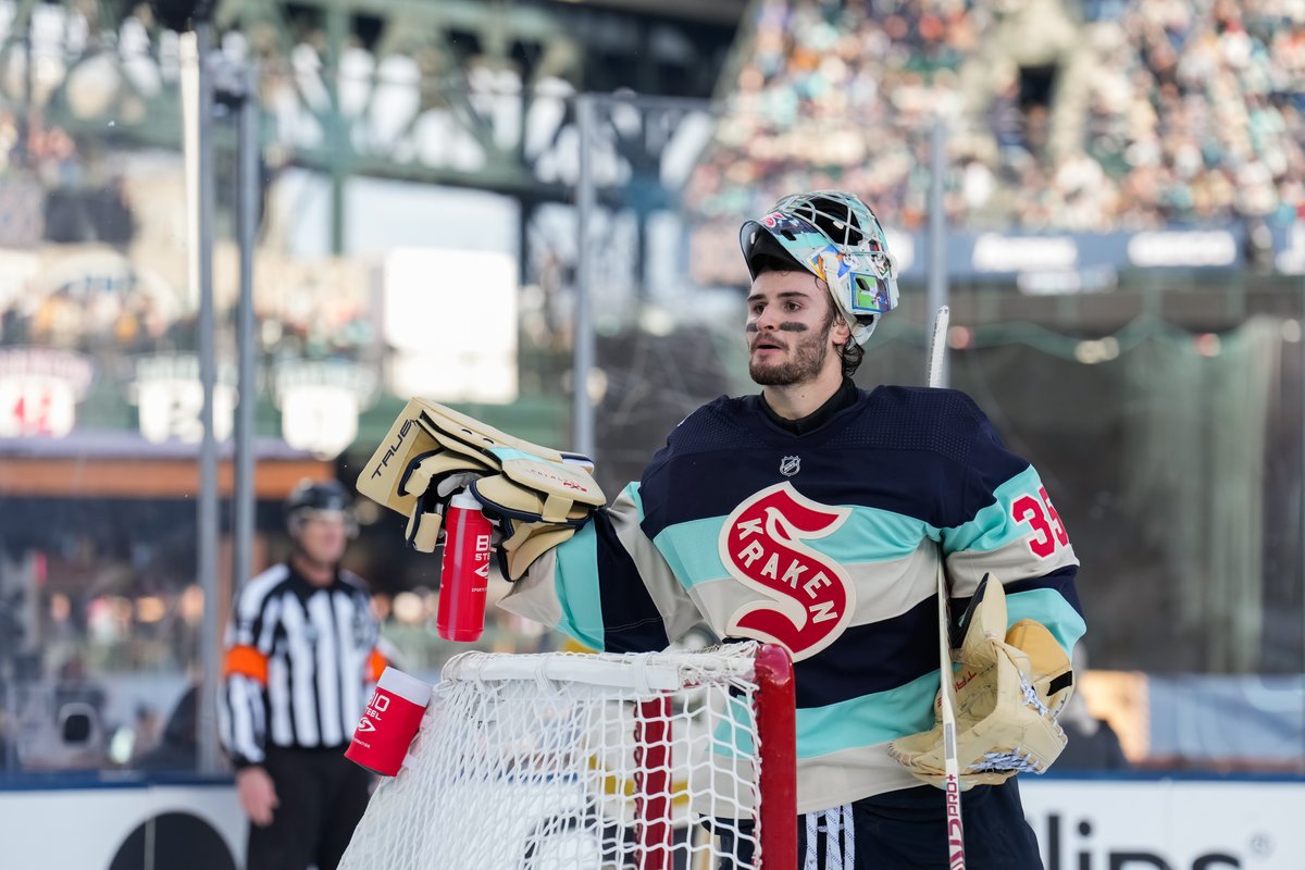 MuskegonJacks's tweet image. Declan Carlile and the Lightning have us reminiscing on some Jacks alumni who have played in NHL outdoor games over the years!

In total, 6 Jacks have played in an NHL Winter Classic or Stadium Series.

#ChopChop #GetJACKD #Jacksalum #USHL #MKG #NHL #Winterclassic #Stadiumseries