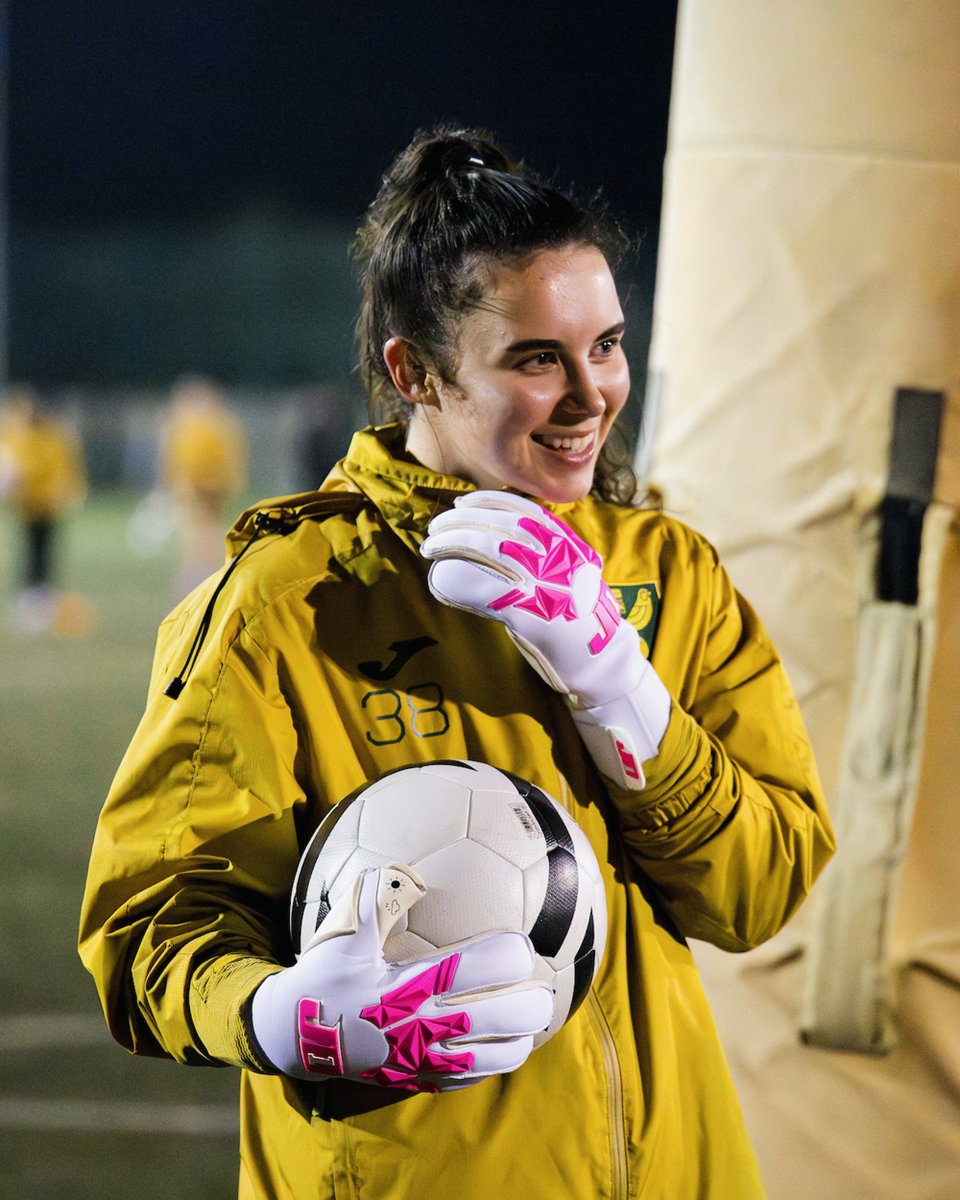 NorwichCityWFC's tweet photo. Working towards the weekend 👊📈 https://t.co/MX4hoh6jMT