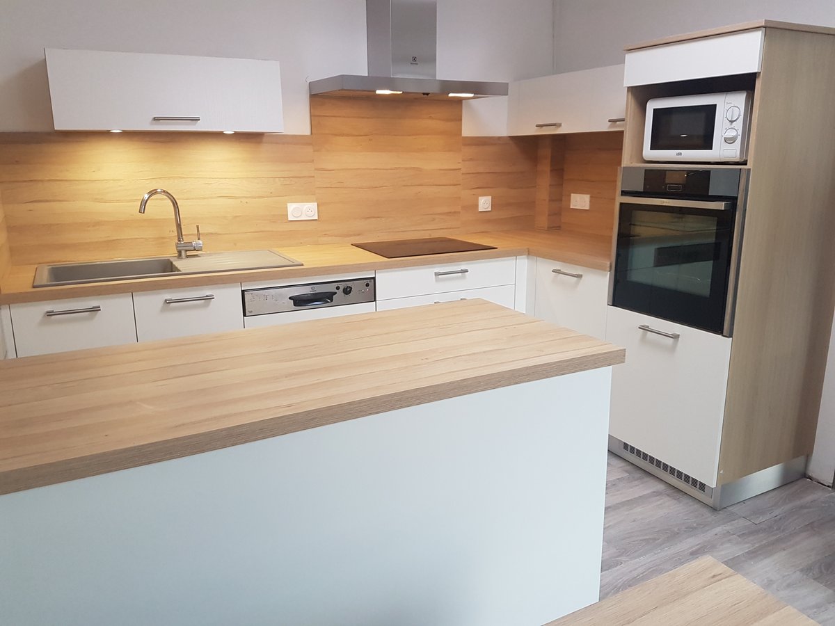 Sympathique cuisine, avant et après notre intervention.
Un projet, un interlocuteur, et si vous pensiez à votre confort ?

#cuisines #cuisiniste #rivesaltes #perpignan #habitat #payscatalan #design #decoration #renovation #confort #madein66 #fabricationfrançaise #madeinperpignan