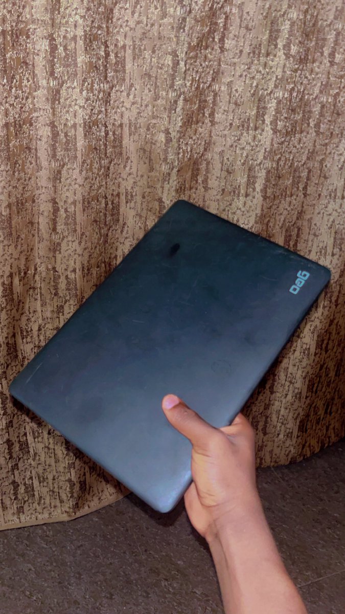 Yusi0x's tweet photo. I just bought a new laptop, I’m giving away this old one “GEO” chrome book! 

Who needs it? Retweet and comment why you need it. https://t.co/1AZmeimAvq