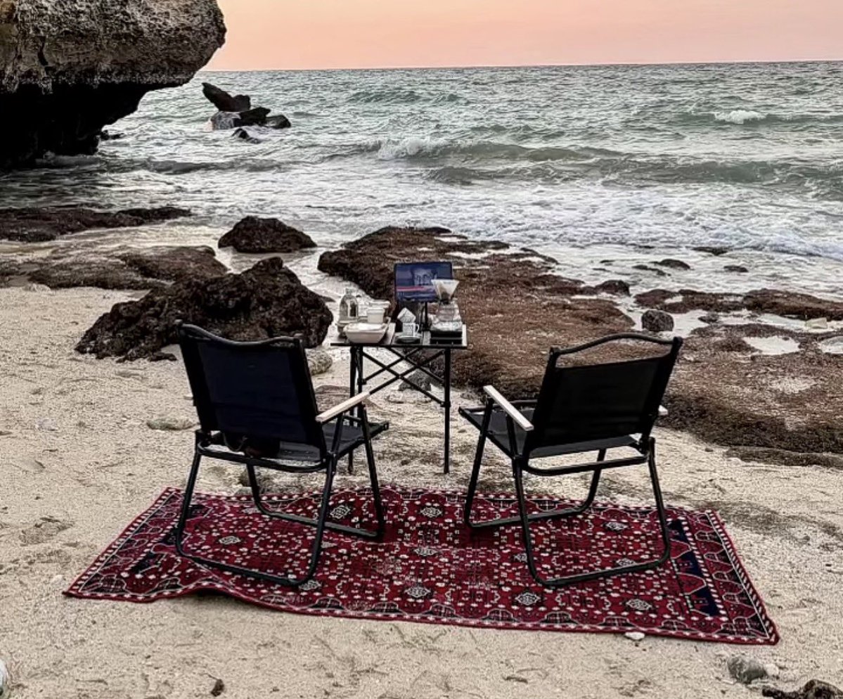 كرسي لك والثاني لمين ؟