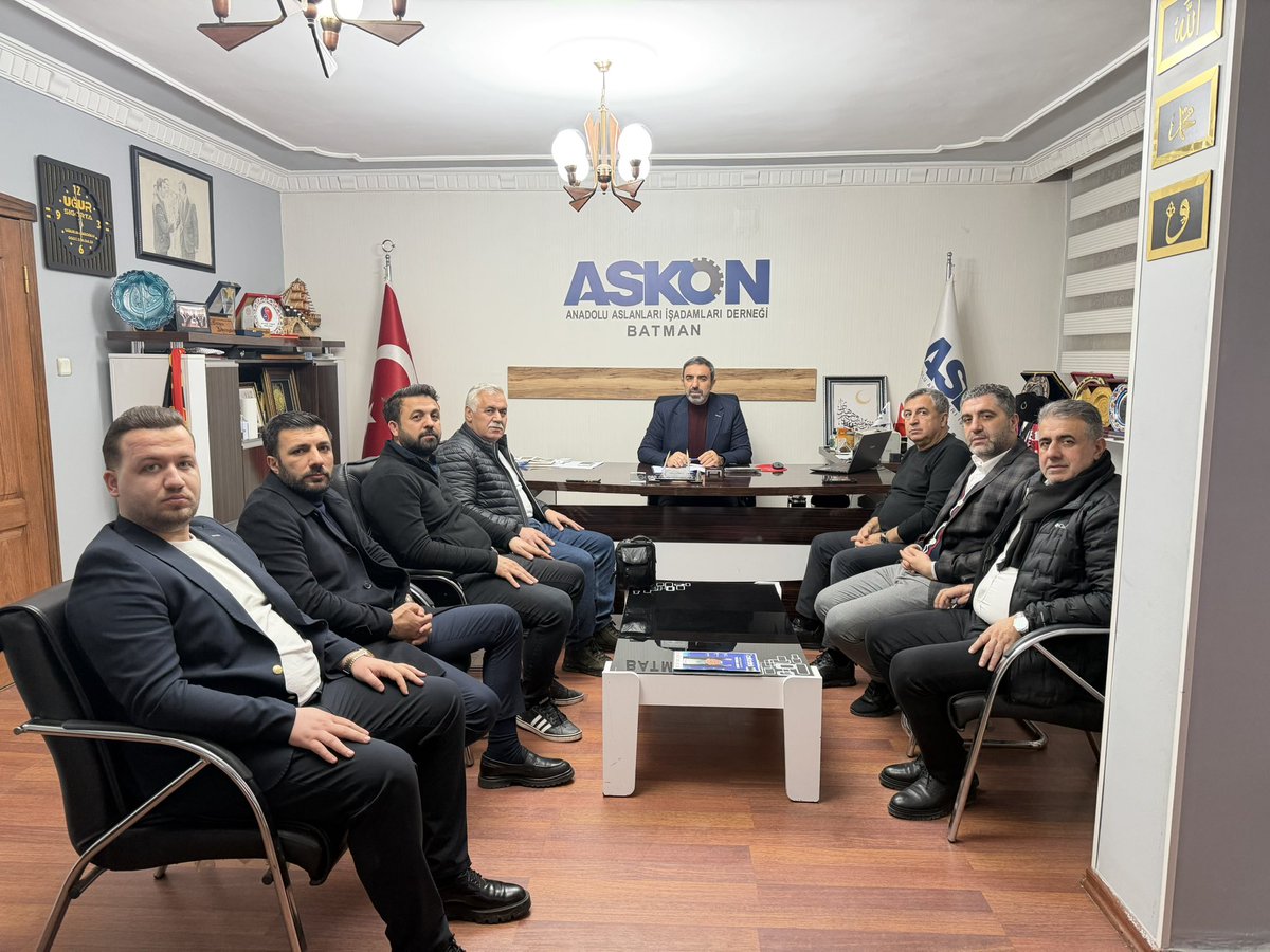 askonbatman's tweet photo. Haftalık Yönetim Kurulu Toplantımızı gerçekleştirdik.
Gündemimizdeki konuları istişare ederek, şehrimiz ve camiamız adına alınacak kararları değerlendirdik.
Hayırlara vesile olmasını diliyoruz. https://t.co/q7uqpXZo0P