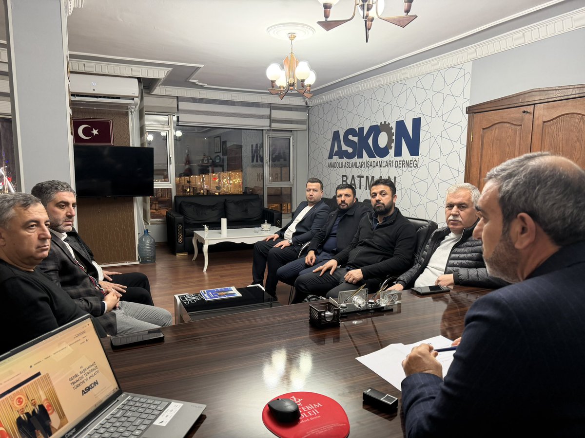 askonbatman's tweet photo. Haftalık Yönetim Kurulu Toplantımızı gerçekleştirdik.
Gündemimizdeki konuları istişare ederek, şehrimiz ve camiamız adına alınacak kararları değerlendirdik.
Hayırlara vesile olmasını diliyoruz. https://t.co/q7uqpXZo0P