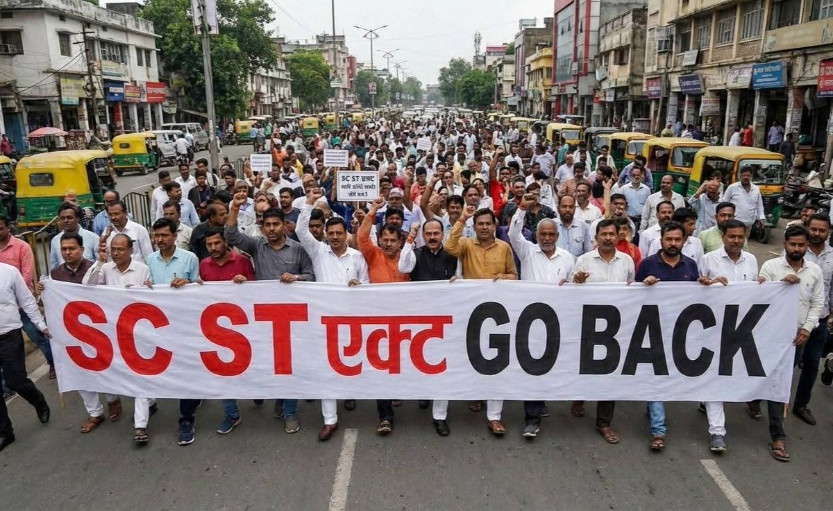 shauryabjym's tweet image. SC ST एक्ट को भी समाप्त करवाने का अब समय आगया है ।
न्याय और अन्याय की परिभाषा को बदलकर कुछ लोगों ने इस एक्ट को व्यापार बना लिया है , किसी भी ओबीसी समाज के भाई सवर्ण समाज के भाई बंधुओं पर अत्याचार करना हो तो इसको मजबूत शस्त्र बना लिया है, और ऊपर से सरकार द्वारा मुआवजा भी दिया जाता