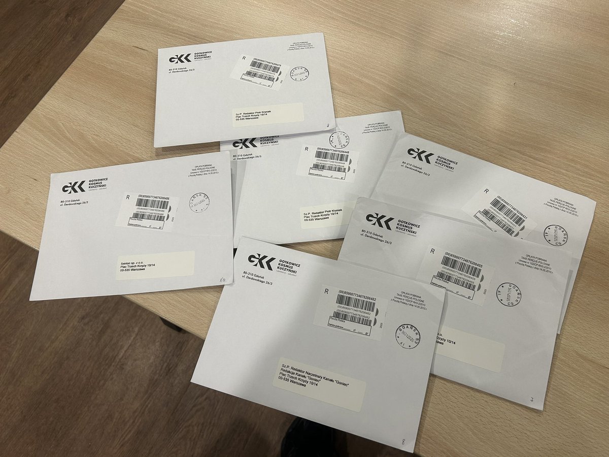 PROSZĘ, PRZECZYTAJCIE. 

Bosak nasłał prawników na Gońca i żąda, byśmy napisali, że nigdy nie skłamał w sprawie Collegium Humanum!

Dość tego. Skala absurdu właśnie przebiła skalę. Właściwie trudno uwierzyć, że pan Krzysztof Bosak robi to wszystko naprawdę…

Pewnie pamiętacie