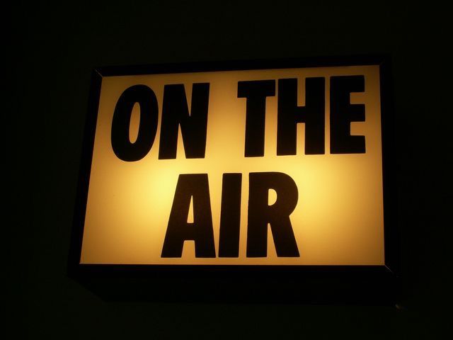 northaspide's tweet photo. 𓂀 𓂃 𝓞 lá Kurokamers! Nós, da Ala Norte, temos o prazer em anunciar uma grande novidade. A RÁDIO ÁSPIDE! Vamos explicar como funciona, muita calma nessa hora, porém, já preparem suas indicações de músicas e suas dedicatórias para o seu amor! https://t.co/RZQyoEGNtz