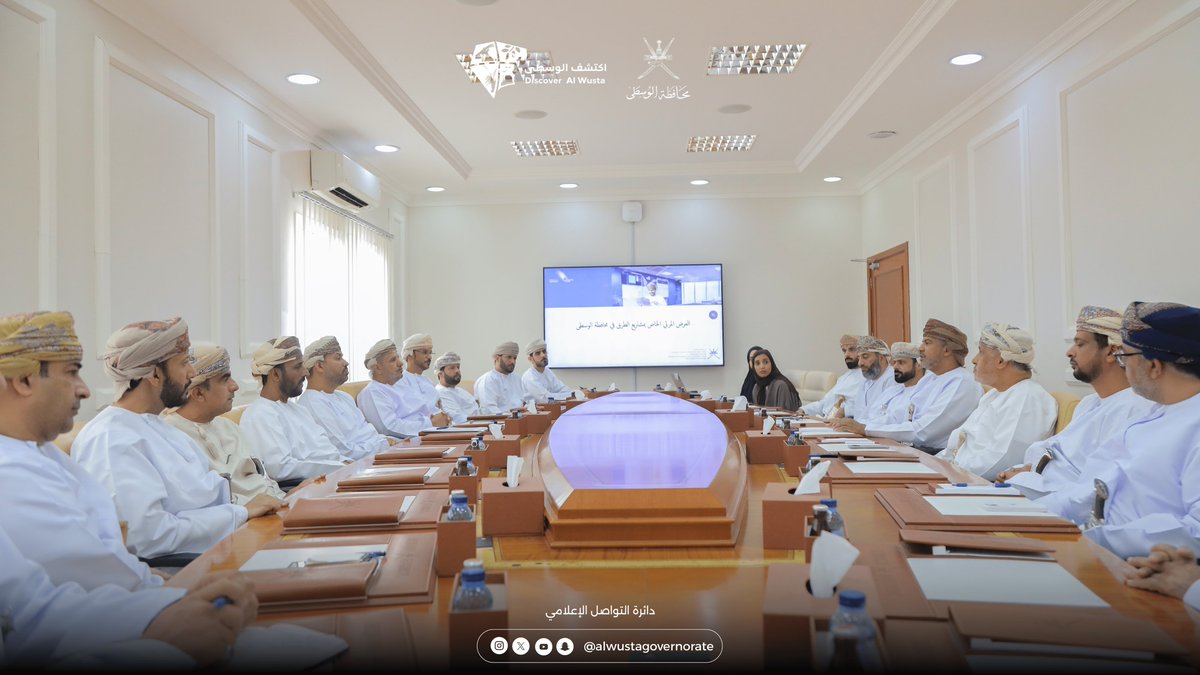 mtcitoman's tweet photo. بلغت نسبة الإنجاز لمشروع ازدواجية #طريق_السلطان_سعيد_بن_تيمور في الجزء الثالث (هيماء-ثمريت) حوالي 16% حيث قام سعادة المهندس وكيل الوزارة للنقل يرافقه عدد من المسؤولين بالوزارة بزيارة ميدانية للمشروع والتقى خلالها بسعادة الشيخ محافظ الوسطى وعدد من المسؤولين بالمحافظة. https://t.co/COX8j07R2t