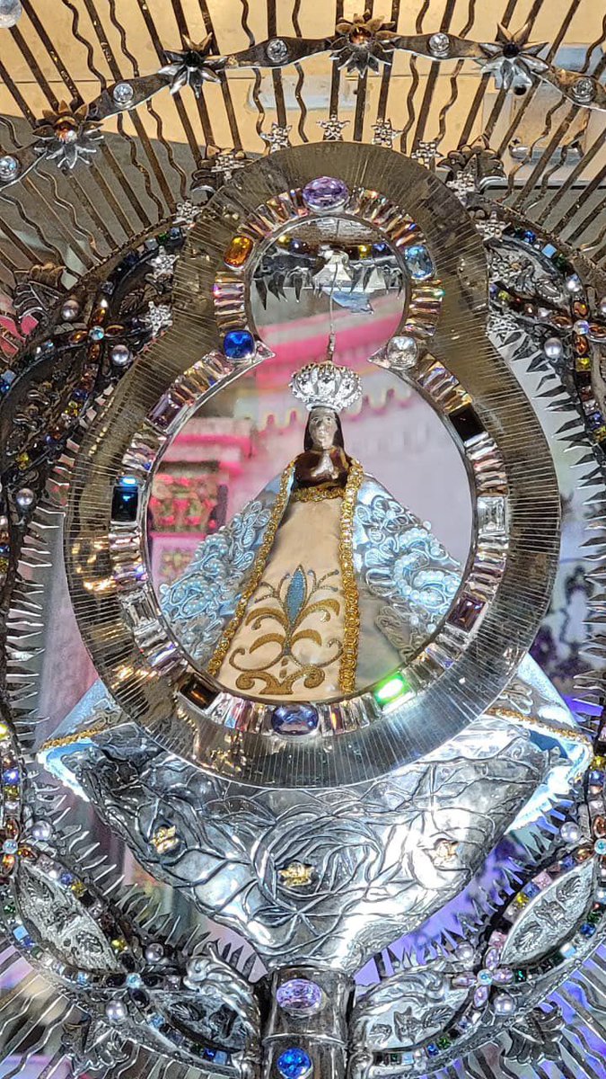 TVEShn's tweet image. #tvesteinforma | Miles de fieles celebran a la Virgen de Suyapa

Este 3 de febrero, hondureños participan en misas, peregrinaciones y actos de devoción en la Basílica de Suyapa para honrar a su patrona, en una jornada marcada por la fe y la tradición.

#tves #noticias