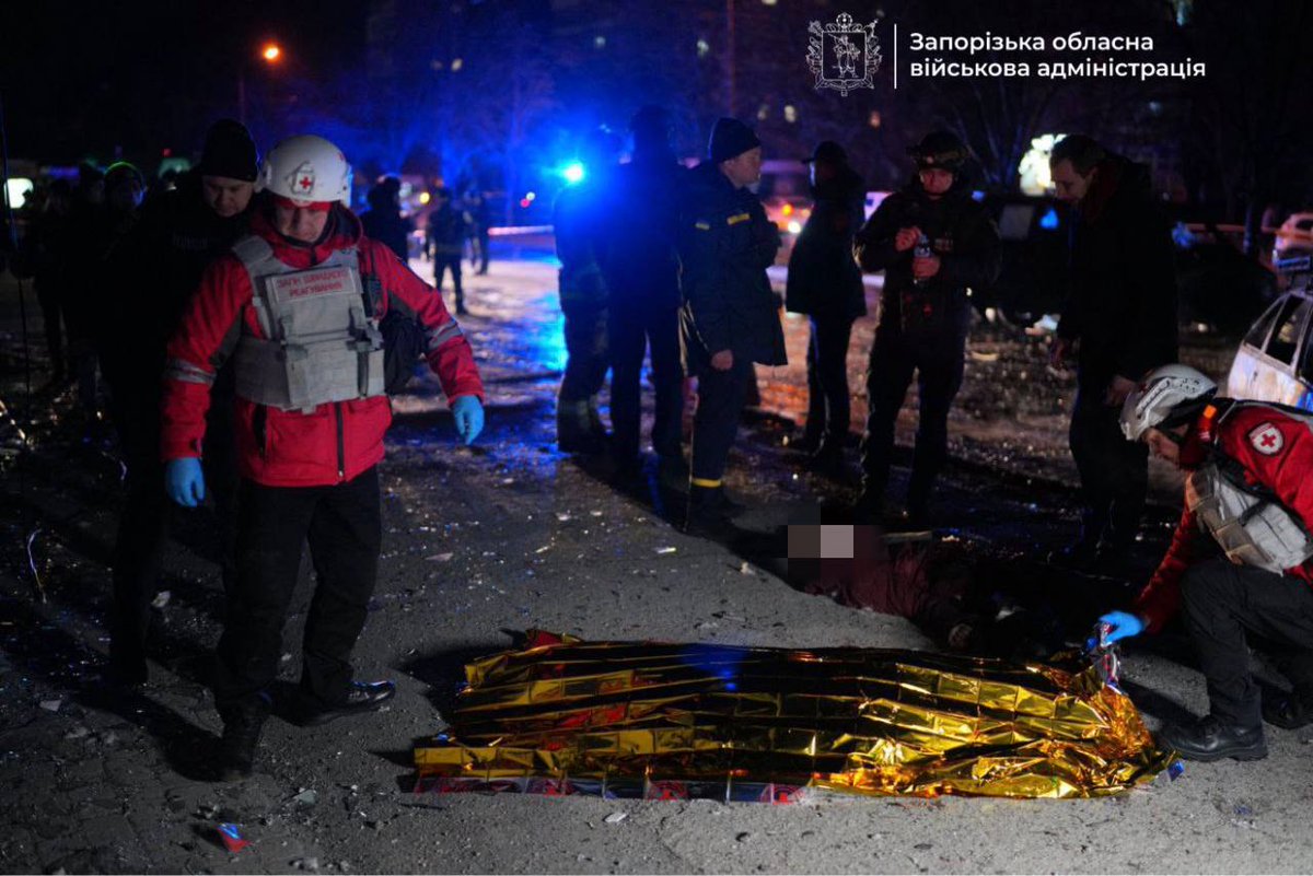 BohuslavskaKate's tweet photo. 🚨Two people were killed and at least seven others injured in a Russian attack on Zaporizhzhia!🚨

💔Russia killed 18-year-old boy and an 18-year-old girl.

Three more victims are being taken to hospital. A 15-year-old girl is in critical condition! https://t.co/7o1Vy3cjdy