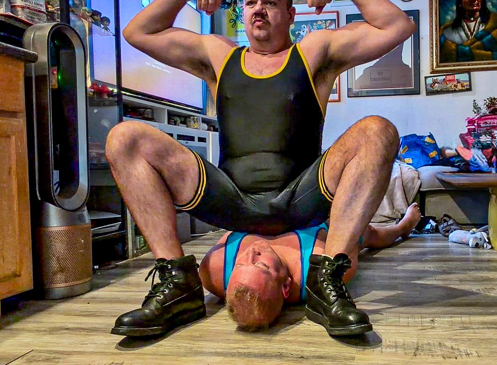 TallMasterBeefy's tweet photo. 6โ7โ and 273 pounds of muscle crushing this fucking loser while I drain itโs wallet. Should I post clips from our 3 hour session to my onlyfans? #findom #paypig #finsub #tribute #humanatm #trampling #musclepig #alphagod https://t.co/BZyEQo3Qkm
