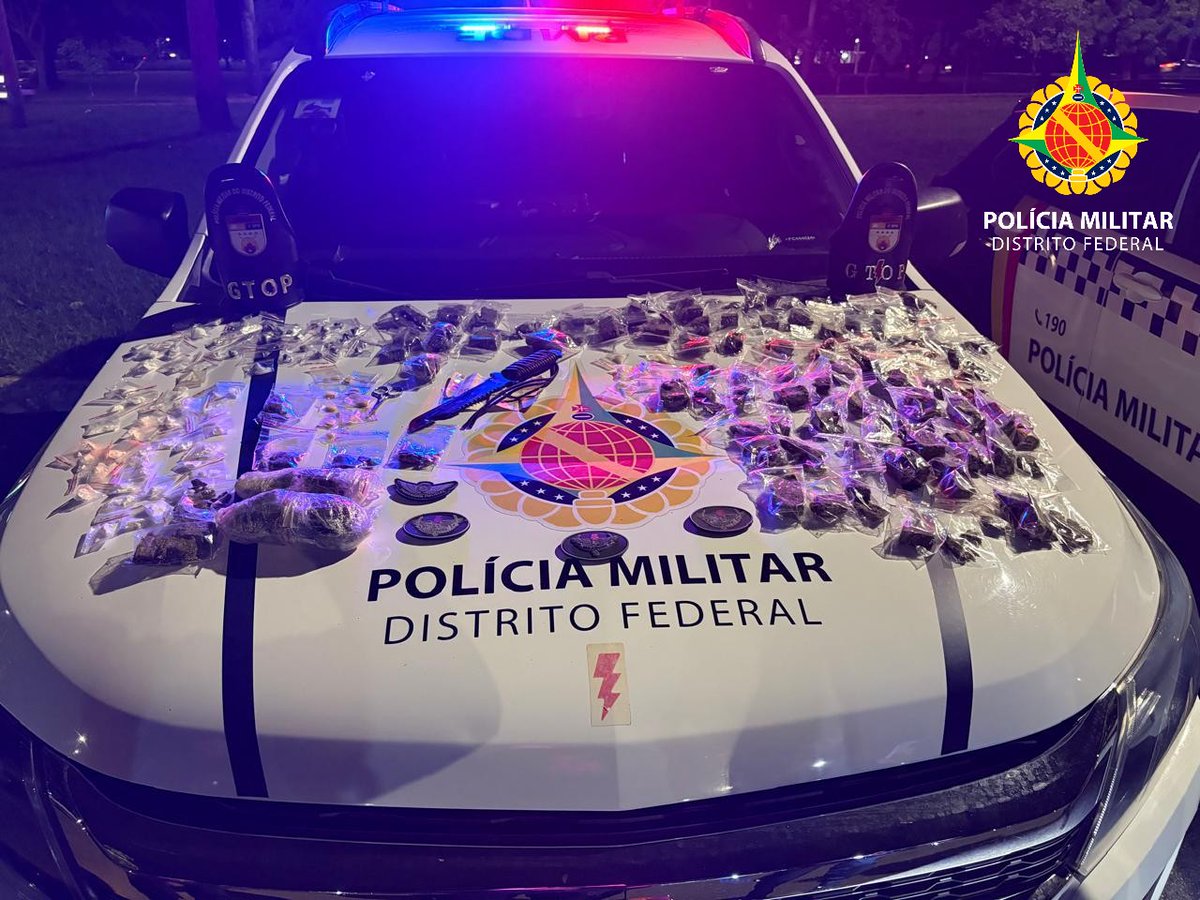 pmdfoficial's tweet image. 🚨TRÁFICO DESMANTELADO NO GUARÁ II
Após denúncias anônimas, a #PMDF prendeu um homem em ponto de drogas no Guará II. Com ele, maconha, cocaína, haxixe e ecstasy prontos para venda. 
#Açaopmdf #CombateAoTráfico #Guará #DF