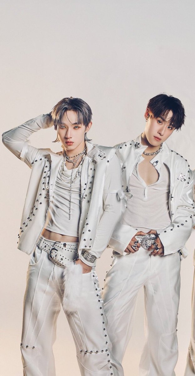 nimwilly's tweet image. จัดอันดับชุดที่ชอบมากที่สุด
1. First sight 🤍✨️