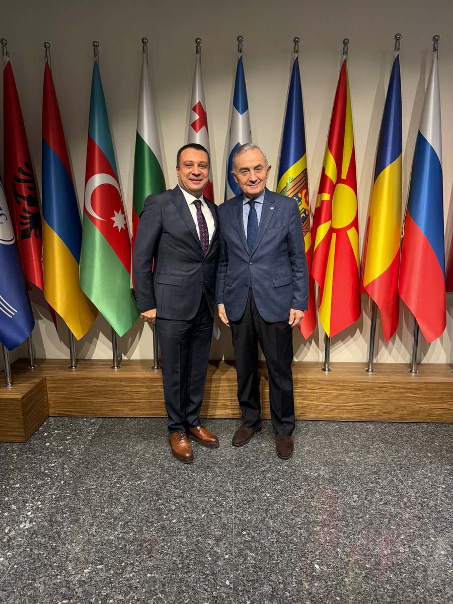 Lazar Comanescu tweet media