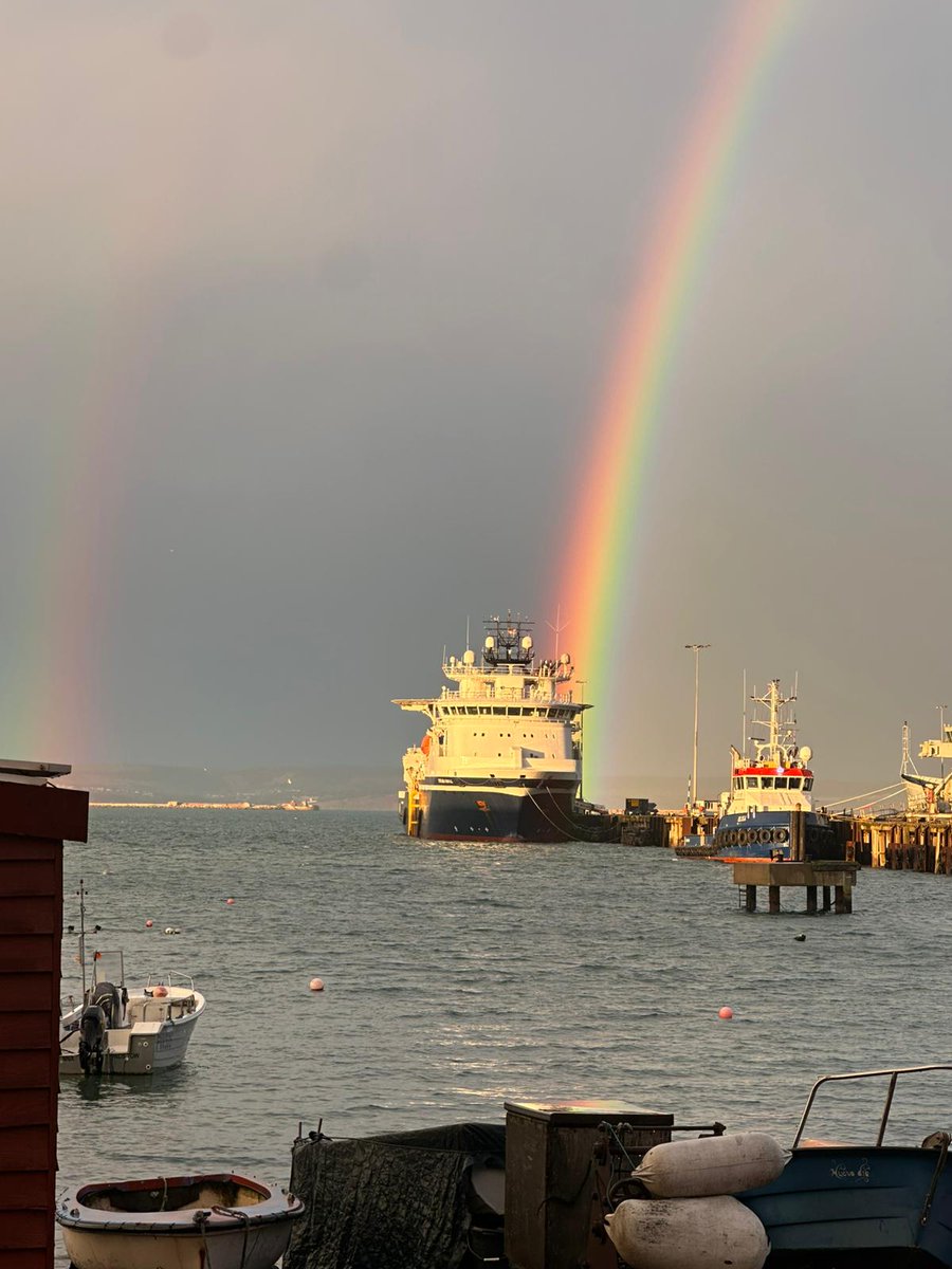 HMS Stirling Castle tweet media