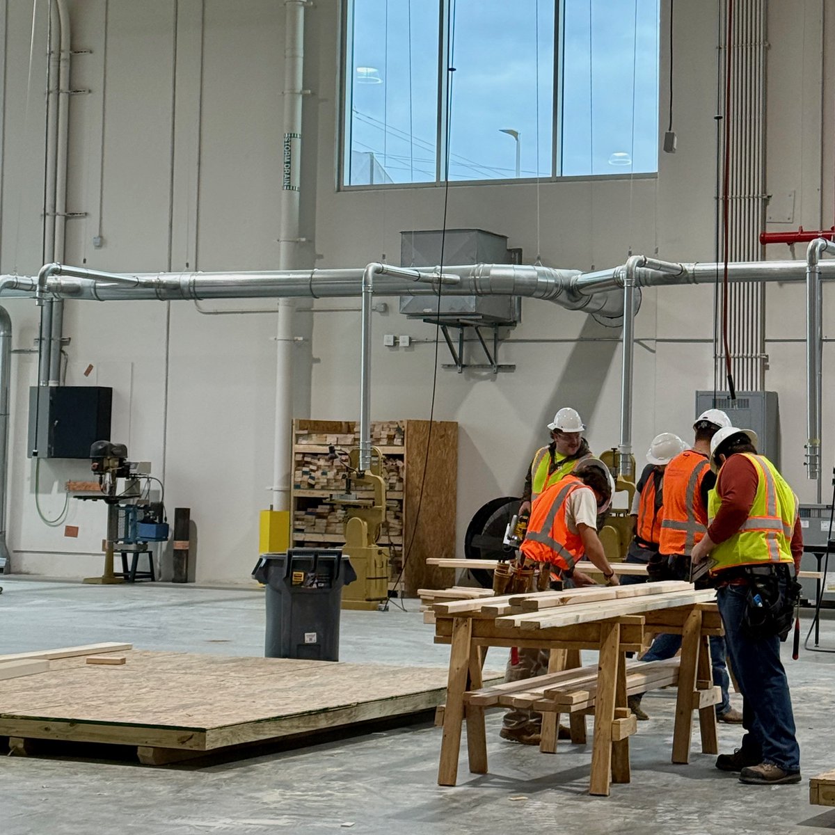 tstcwaco's tweet photo. Students in TSTC’s Construction Technology II class worked for the first time on Tuesday morning, Feb. 3, in the Building Construction program’s new lab at the Construction Technologies Center at the Waco campus.  

#TSTCproud #WacoTX #construction #handsonlearning https://t.co/3NBPFLUulO