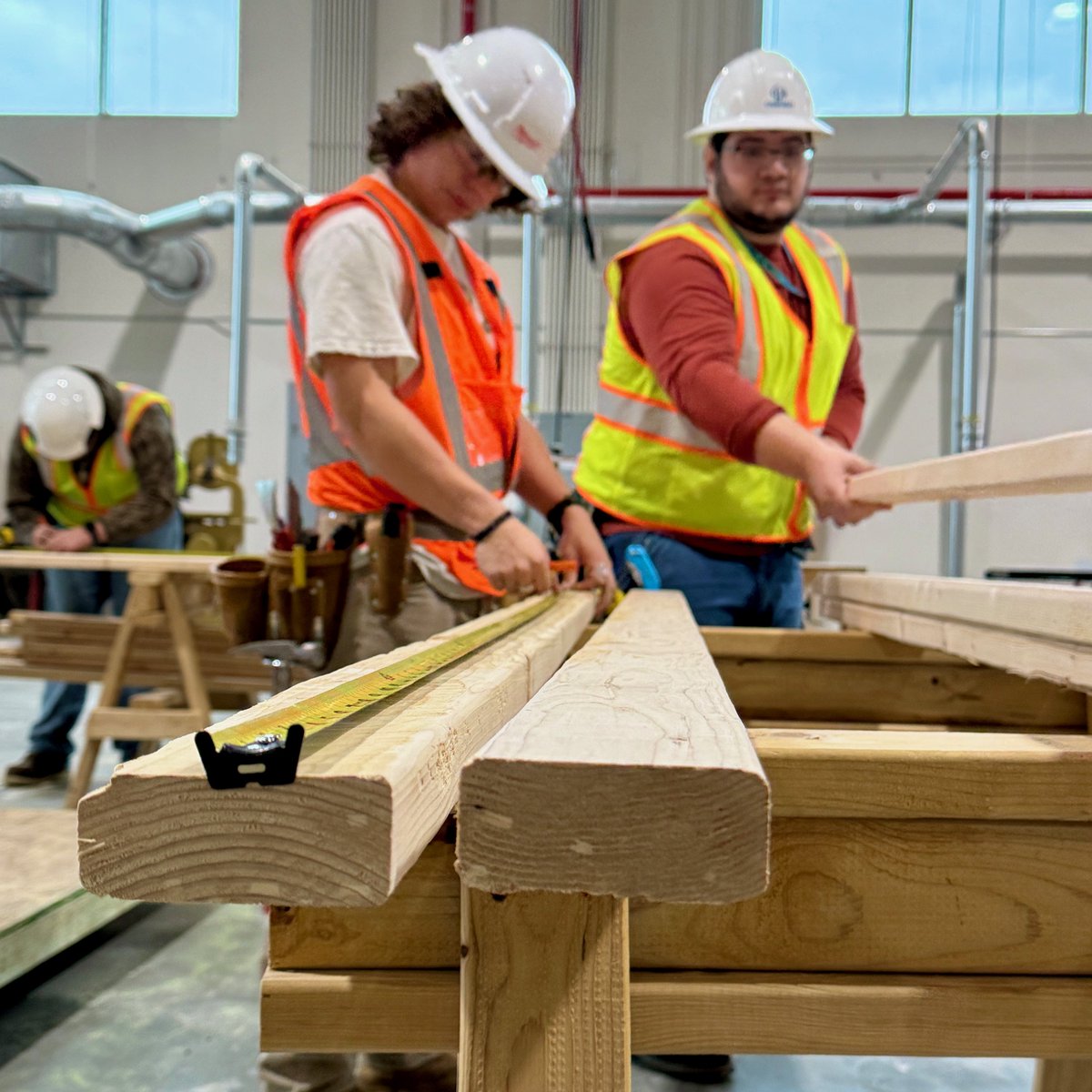 tstcwaco's tweet photo. Students in TSTC’s Construction Technology II class worked for the first time on Tuesday morning, Feb. 3, in the Building Construction program’s new lab at the Construction Technologies Center at the Waco campus.  

#TSTCproud #WacoTX #construction #handsonlearning https://t.co/3NBPFLUulO