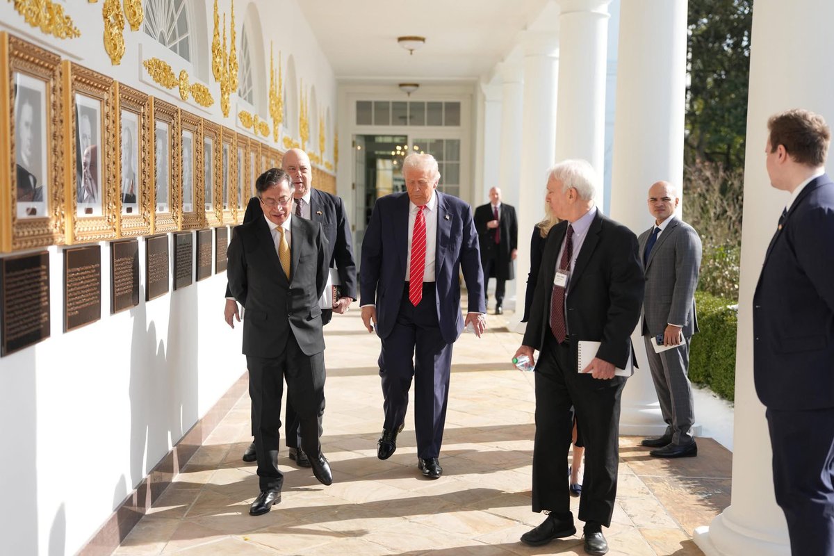 CarrilloKaitu's tweet photo. Primeras imágenes de la esperada reunión de los presidentes Gustavo Petro y Donald Trump en la #CasaBlanca. https://t.co/FVnpO6ogCC
