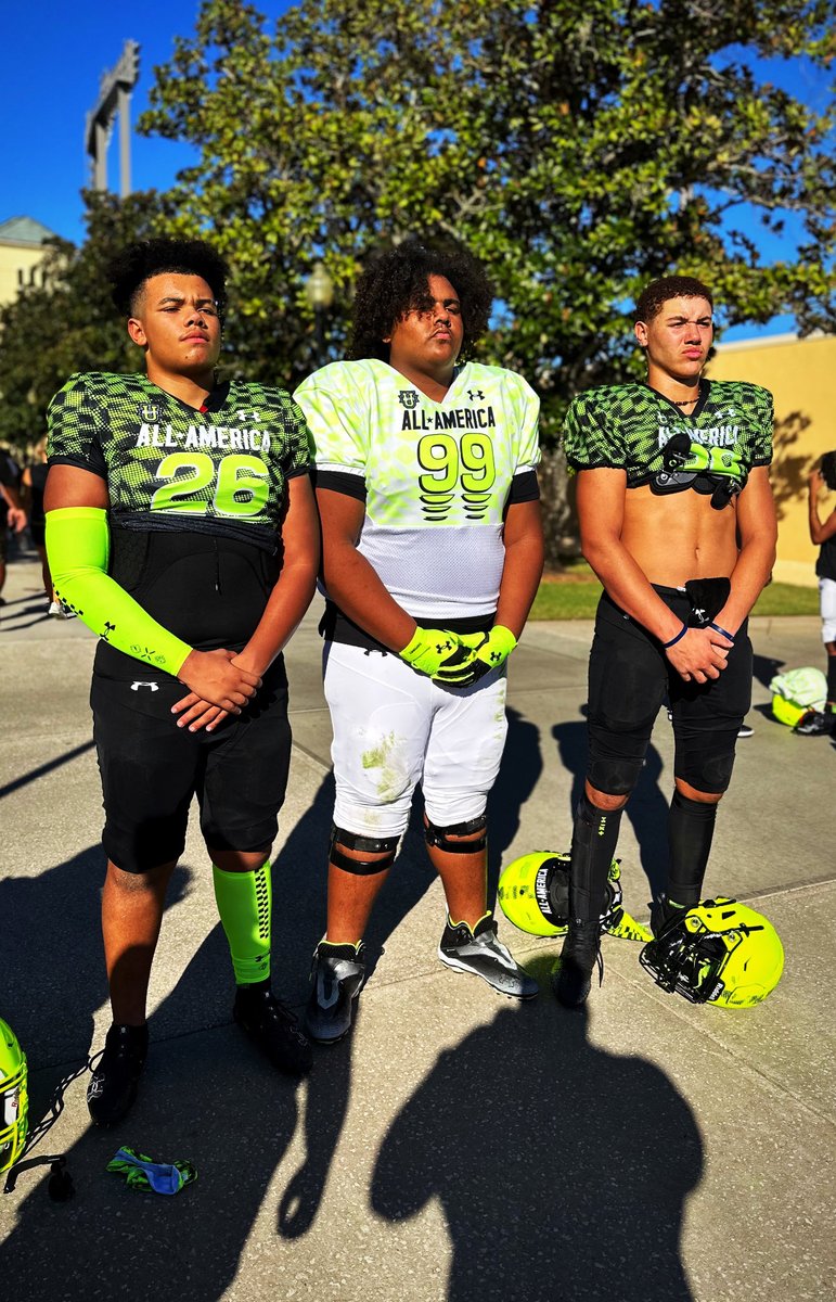 AceZilla573's tweet image. How it started vs. How it’s going 💯 It was brief but I was able to click up with the homies before I shook back to Como yall boyz keep ballin out ⚡️@KhyrenHaywood @ZaneRowe0 #DifferentPaths #SameDream