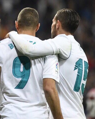 TheoHernandez's tweet image. 🤲🏼 @Benzema 🤲🏼💙 زعيم آسيا!