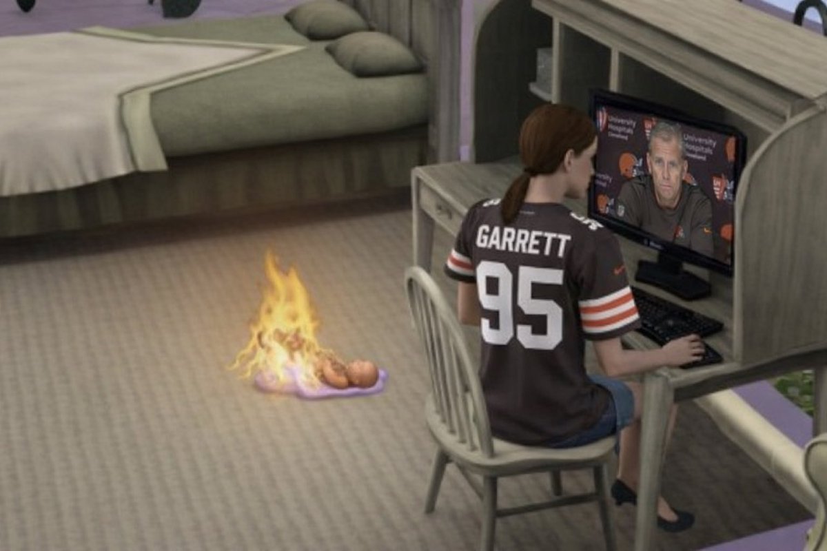 REFLOG18's tweet photo. not now honey, mommy is seeing if Todd Monken wins the press conference https://t.co/7QTbGyEcVt